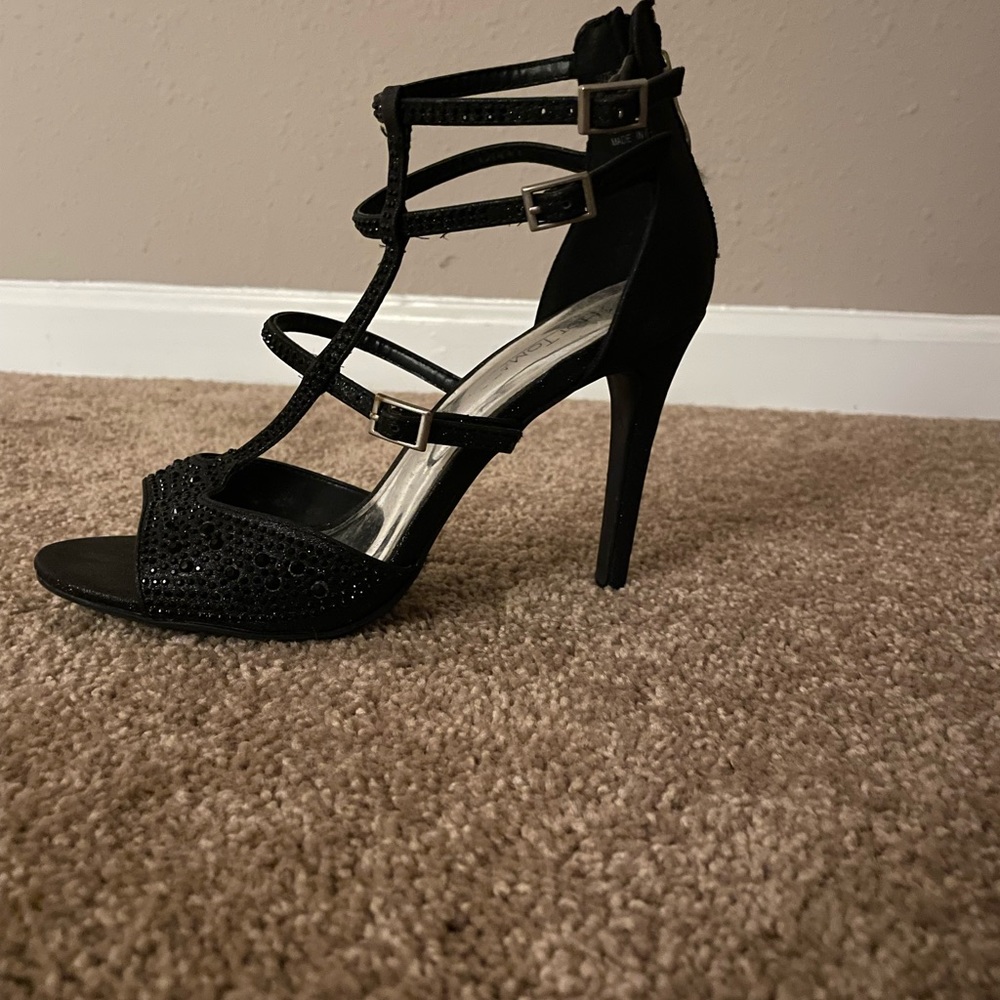 Heels - Picture 4 of 4